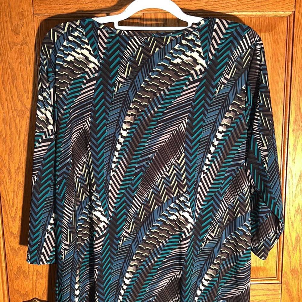 Cowl neckline - Picture 2 of 6